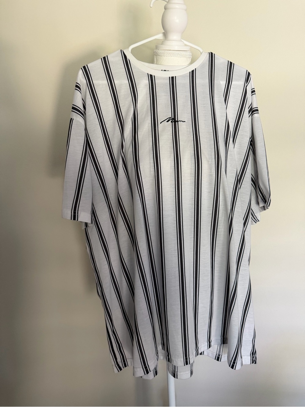 Boohoo Mens White Tee with Black Vertical Stripes